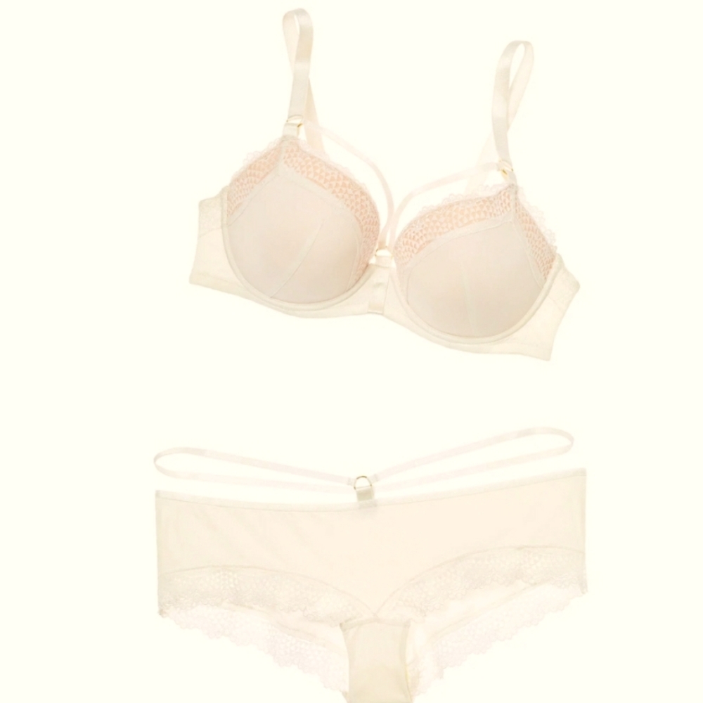 Set 2 pieces, sizes Bras 40C and pantie 1X, color White